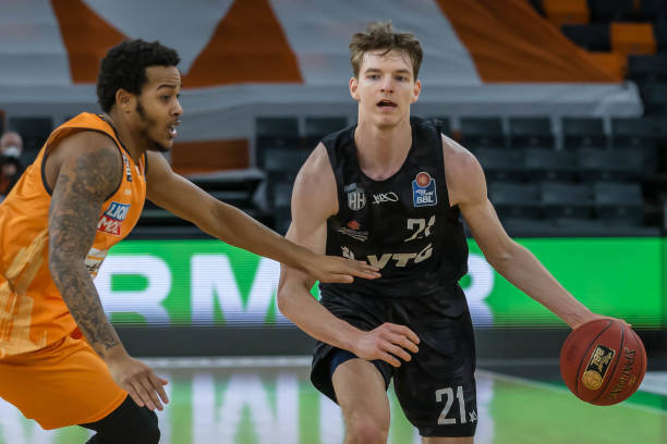 实现逆转 实现逆转